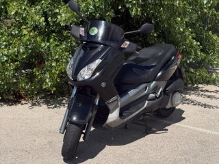 Yamaha X-Max 250 con manta térmica gratis
