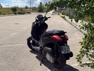 Yamaha X-Max 250 con manta térmica gratis