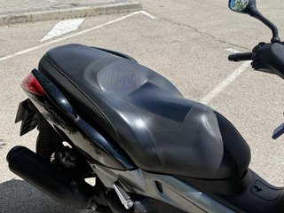 Yamaha X-Max 250 con manta térmica gratis