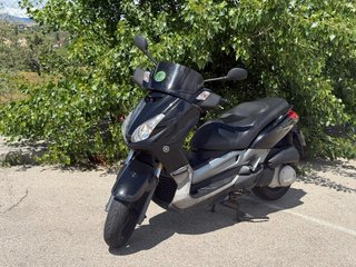 Yamaha X-Max 250 con manta térmica gratis