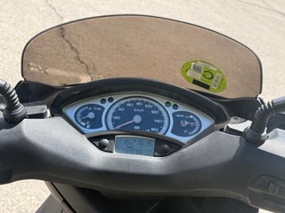 Yamaha X-Max 250 con manta térmica gratis