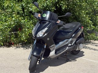 Yamaha X-Max 250 con manta térmica gratis