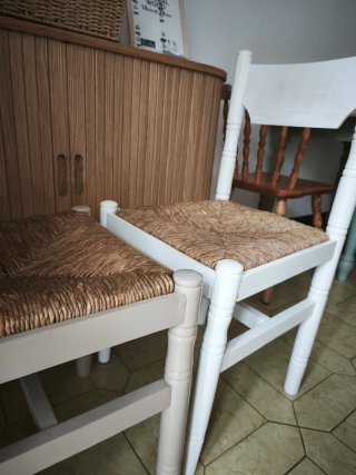 Sedie rustiche in legno e rafia (35€ le 2)