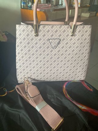 Bolso rosa moderno con estampado
