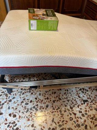 Cama articulada, impecable.