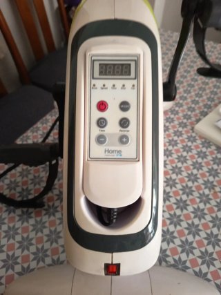 Maquina eléctrica para ejercer las piernas  6 mach