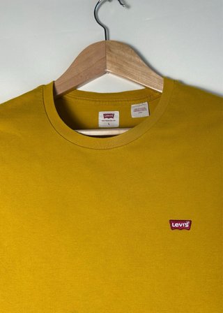 Camiseta Levi's Mostaza Bordada L