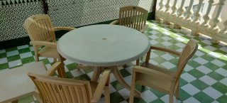 Conjunto mesa y 4 sillas exterior beige