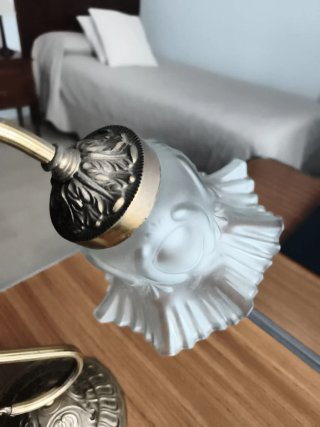 Lámpara de bronce estilo clásico