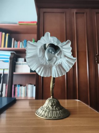 Lámpara de bronce estilo clásico