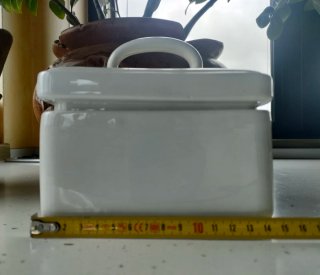 Scatola portaoggetti vintage in ceramica bianca