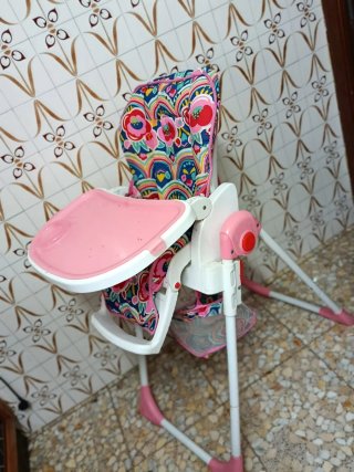 Trona de bebé con estampado floral