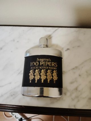 Petaca Seagram's 100 Pipers