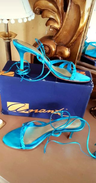 Sandalias AMANTE metalizadas tacón fino lazada