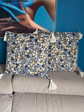 Cuscini decorativi floreali con nappe