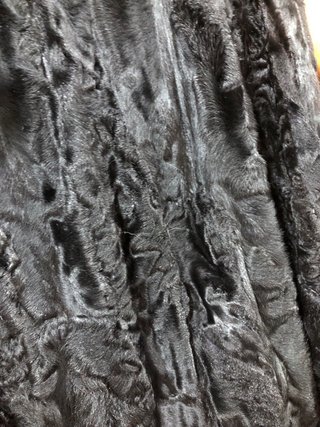 Abrigo de piel Astracán negro