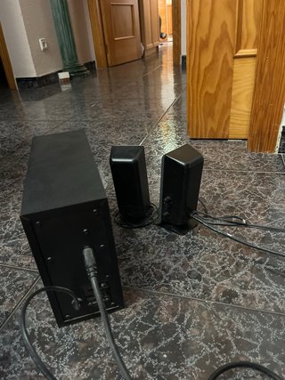 Altavoces Logitech 2.1 Negro y Plata