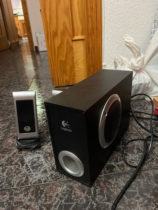 Altavoces Logitech 2.1 Negro y Plata