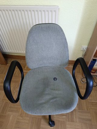 Silla de oficina gris
