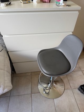 Taburete Alto Gris y Cajonera Vendo las dos cosas)