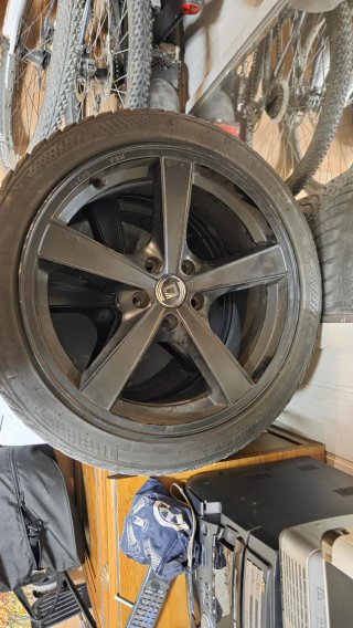 Llantas deportivas 18" + neumáticos de invierno