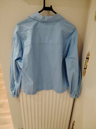Camisa crop Zara azul con abalorios Talla XS
