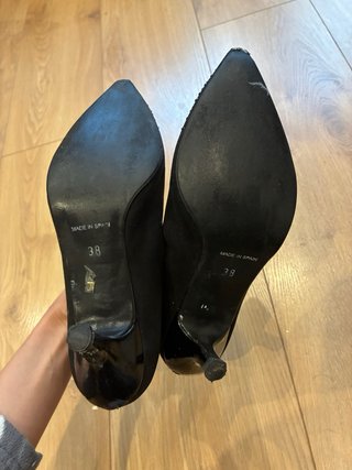 Tacones negros adornados talla 38