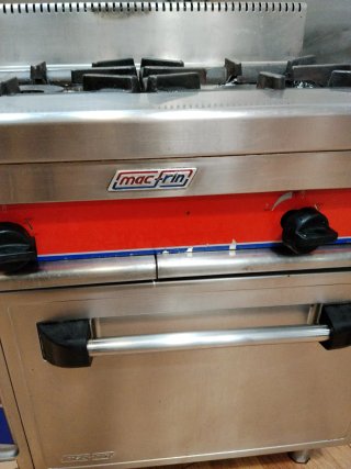 Horno profesional Macfrin dos fuegos,gas.