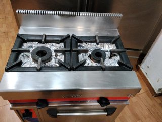 Horno profesional Macfrin dos fuegos,gas.