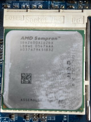 Placa ASRock K8NF4G-SATA2 + AMD Sempron