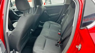 PEUGEOT 208 1.6 BlueHDi  Funcionando con golpe
