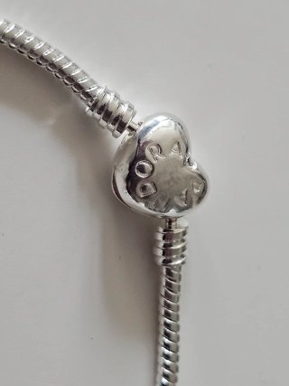 Pulsera con 6 charms de Stranger Things
