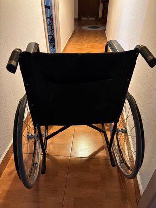 SE ALQUILA Silla de ruedas plegable Y muletas