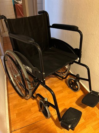 SE ALQUILA Silla de ruedas plegable Y muletas