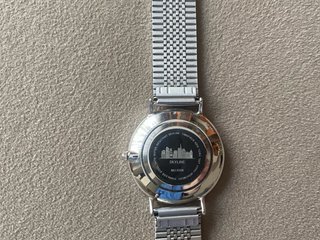Reloj SKYLINE plateado esfera rosa ajustable