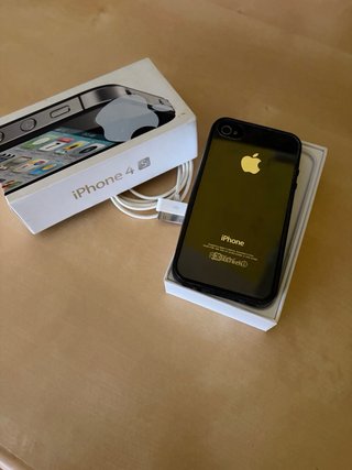 iPhone 4S con scatola e cavo
