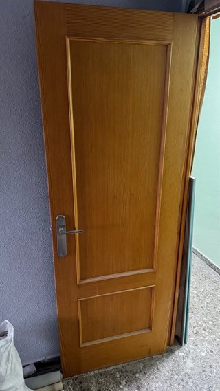 Puerta interior de madera