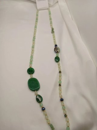 Collana lunga pietre verdi e oro