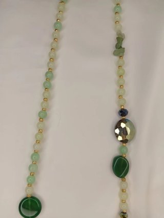 Collana lunga pietre verdi e oro