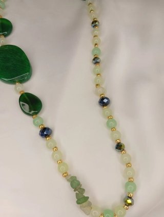 Collana lunga pietre verdi e oro