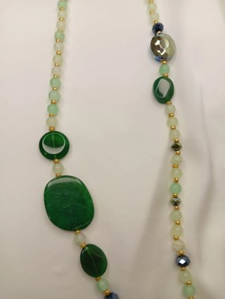 Collana lunga pietre verdi e oro