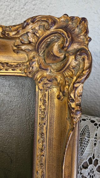 Tela con cornice dorata in stile Barocco