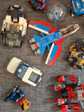 Lotto 11kg di Pezzi Lego + 3kg di Manuali