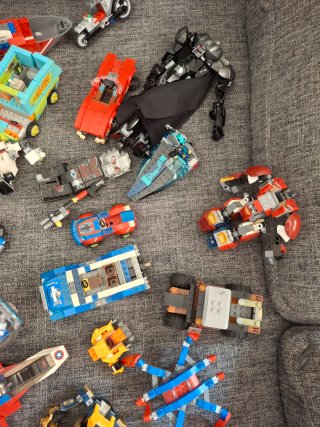 Lotto 11kg di Pezzi Lego + 3kg di Manuali