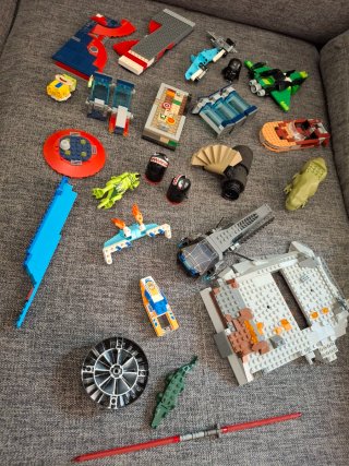 Lotto 11kg di Pezzi Lego + 3kg di Manuali