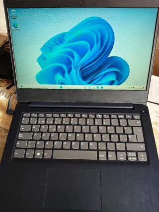 Portátil Lenovo IdeaPad 3 14ADA05