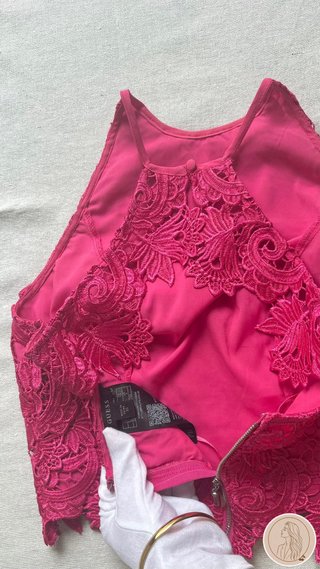 Top Guess encaje rosa talla única