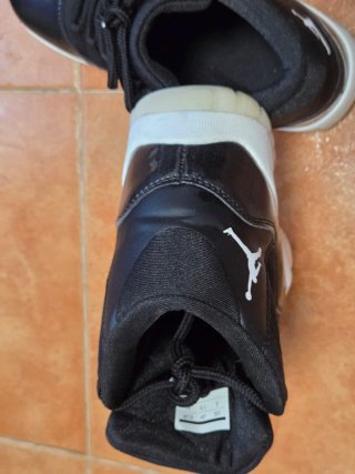 Zapatillas tipo air jordan T-41 Negras y Blanco