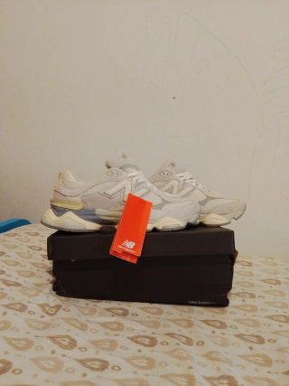 New Balance 9060 Gris y Blanco