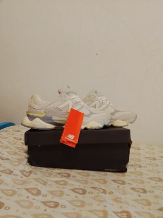 New Balance 9060 Gris y Blanco